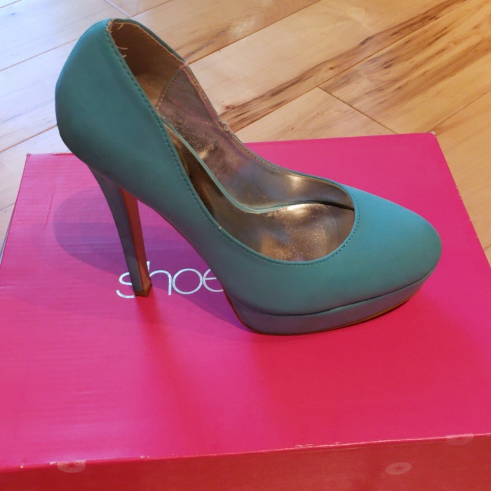 Shoedazzle Romaine Pumps